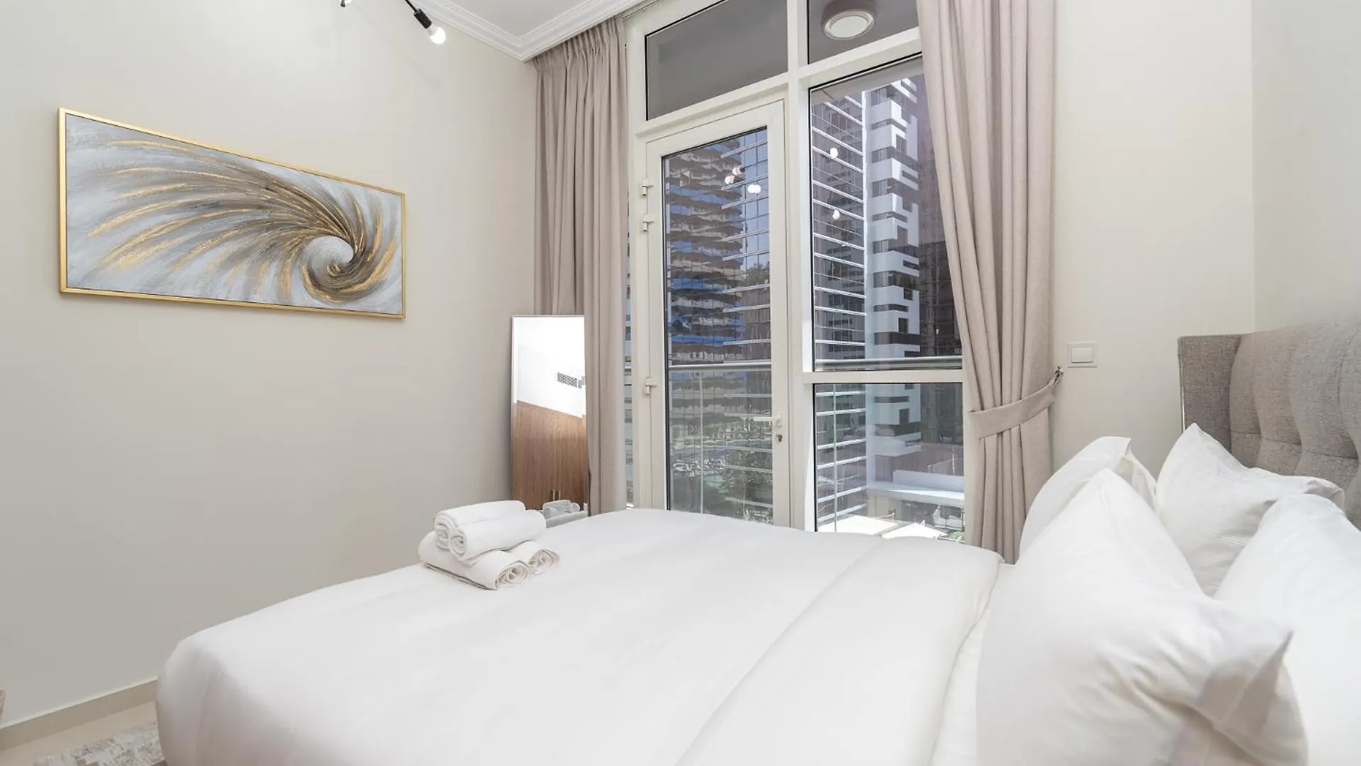 Heaven Crest Vacation Homes Downtown - 3 Bedroom Suites 2 Minute Walk To Dubai Mall And Burj Khalifa