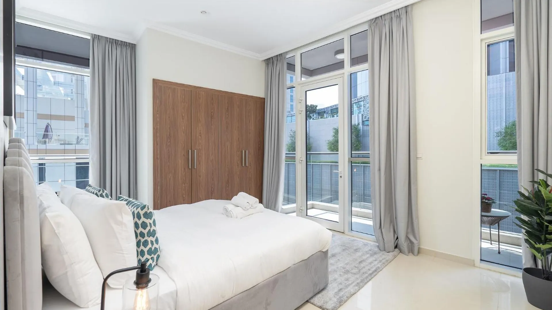 Appartamento Heaven Crest Vacation Homes Downtown - 3 Bedroom Suites 2 Minute Walk To Dubai Mall And Burj Khalifa